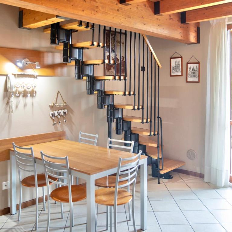 La casa di Monica con piscina e terrazza - Three-Bedroom Apartment with Balcony - 6