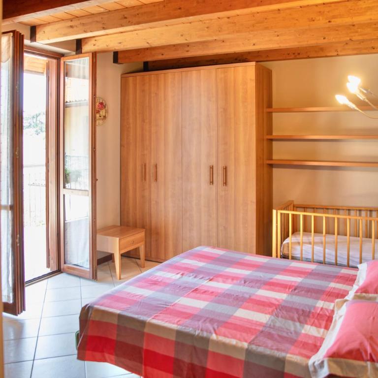 La casa di Monica con piscina e terrazza - Three-Bedroom Apartment with Balcony - 2
