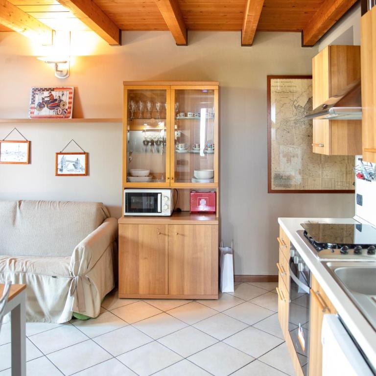 La casa di Monica con piscina e terrazza - Three-Bedroom Apartment with Balcony - 7