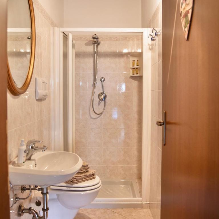 La casa di Monica con piscina e terrazza - Three-Bedroom Apartment with Balcony - 17