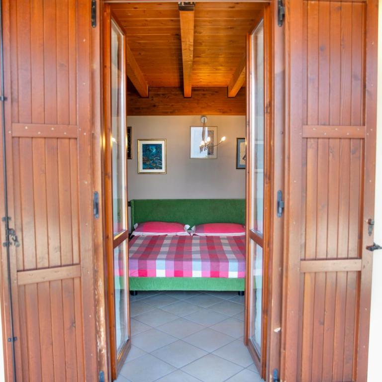 La casa di Monica con piscina e terrazza - Three-Bedroom Apartment with Balcony - 15