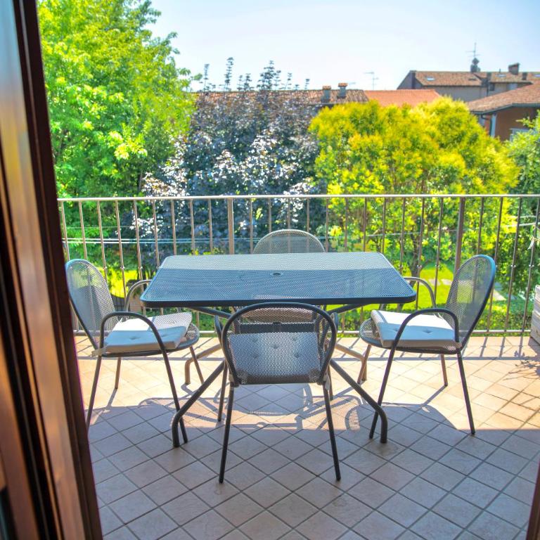 La casa di Monica con piscina e terrazza - Three-Bedroom Apartment with Balcony - 13