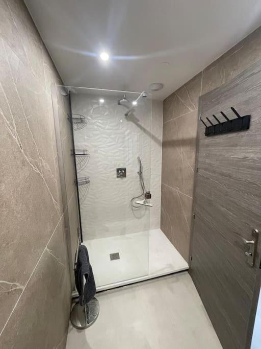 Modern'Beach Appart - Three-Bedroom Apartment - 6