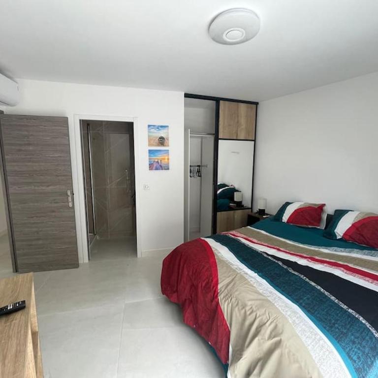 Modern'Beach Appart - Three-Bedroom Apartment - 12