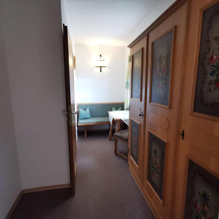 Pfeiffer Alm Garni mit Blick auf die Zugspitze - Doppelzimmer mit Bergblick - 1