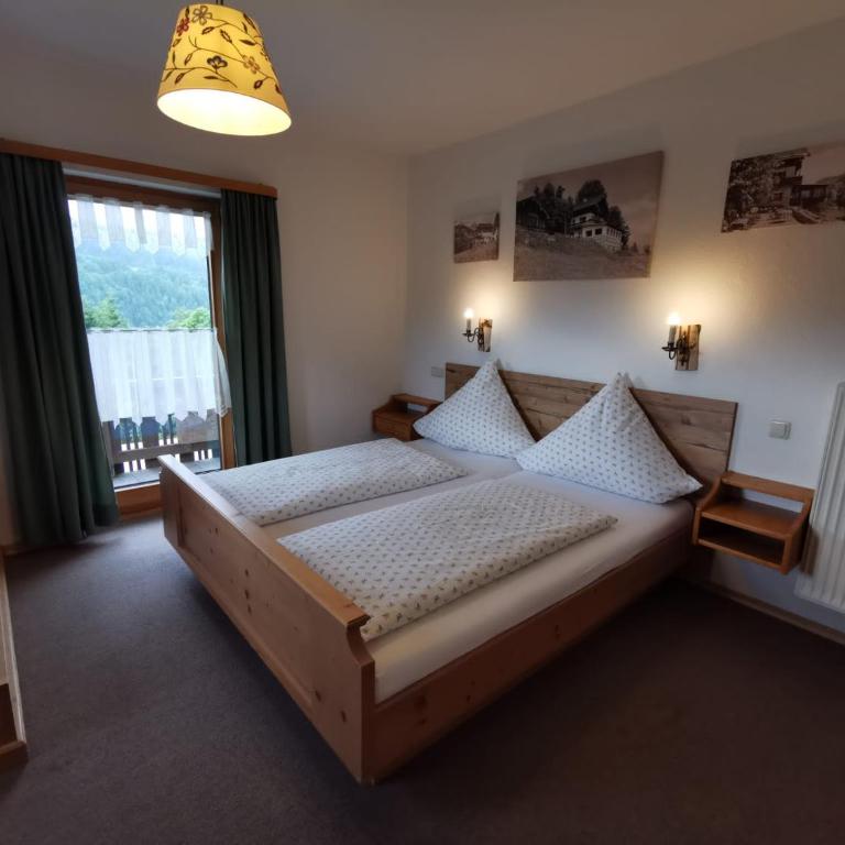 Pfeiffer Alm Garni mit Blick auf die Zugspitze - Doppelzimmer mit Bergblick - 3