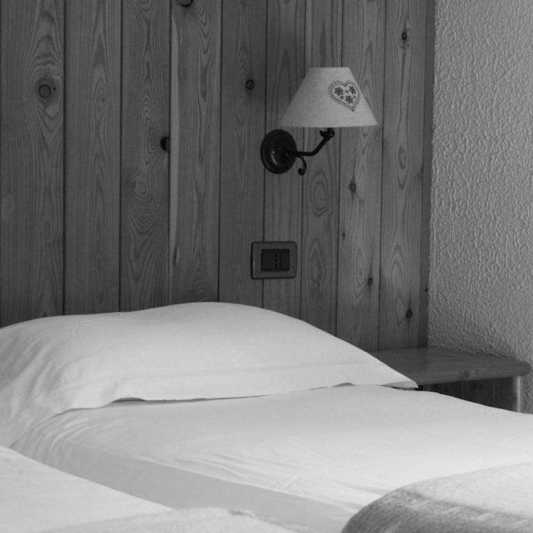 Orso Bianco Hotel & Chalet - Camera Matrimoniale con Vista Montagna - 7