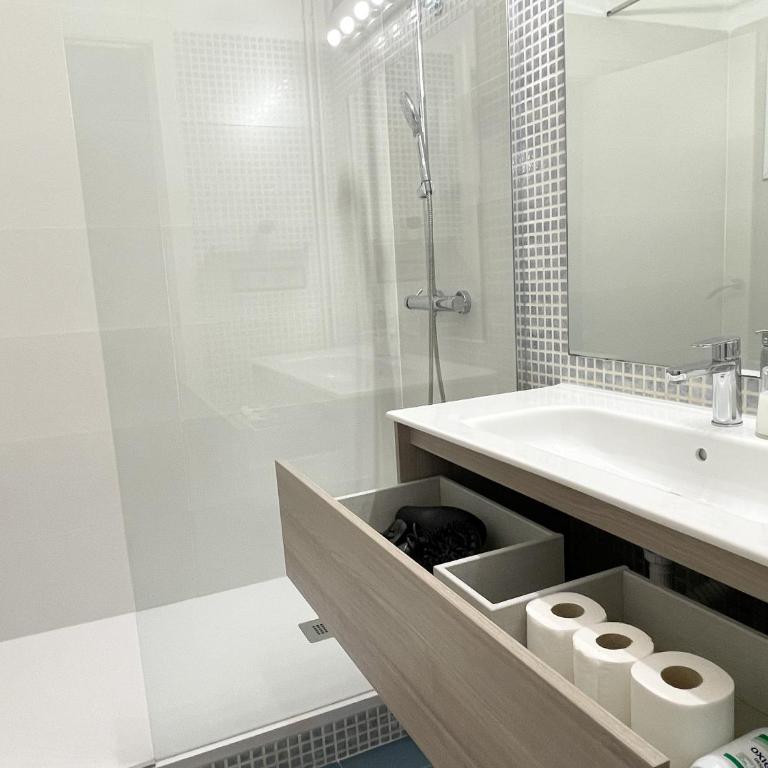 Duplex Lof in Gracia Downstair - Two-Bedroom Apartment - 21