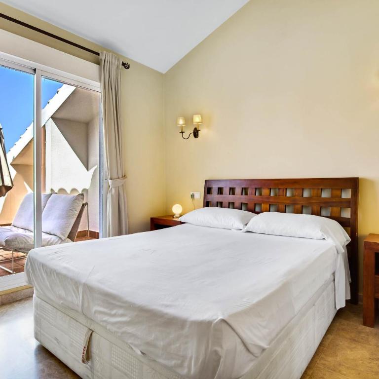 Marysol 32 By IVI Real Estate - Three-Bedroom Apartment - 5