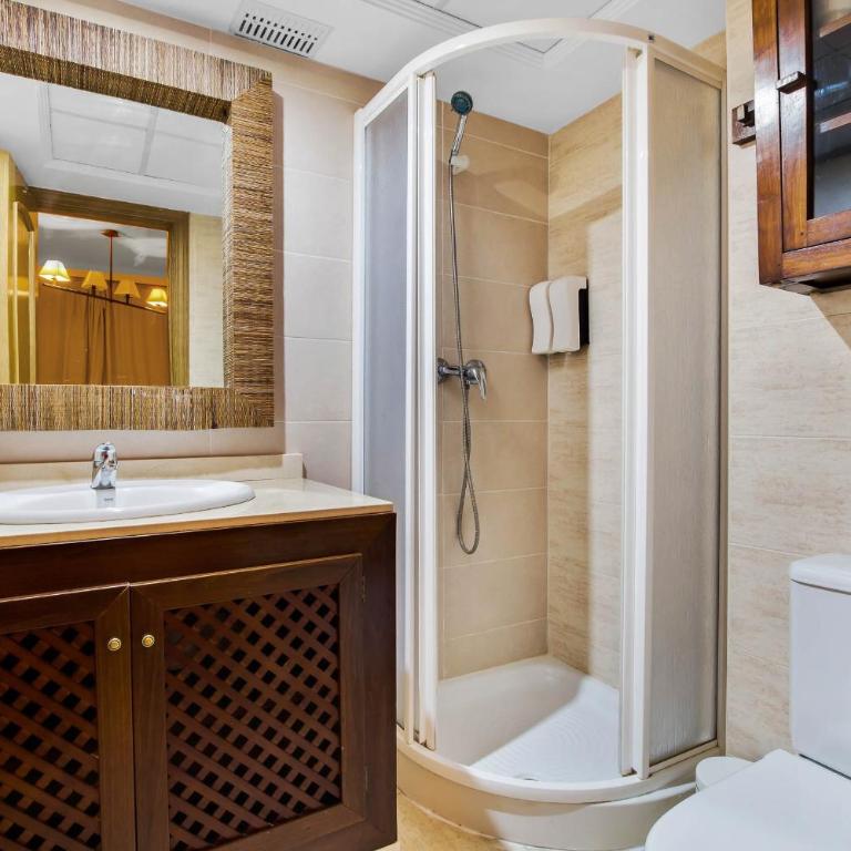 Marysol 32 By IVI Real Estate - Three-Bedroom Apartment - 8