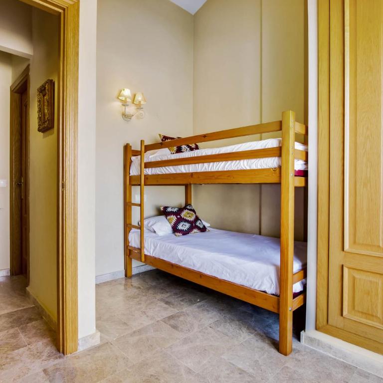 Marysol 32 By IVI Real Estate - Three-Bedroom Apartment - 6
