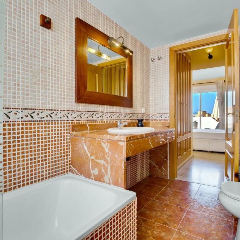 Marysol 32 By IVI Real Estate - Three-Bedroom Apartment - 11