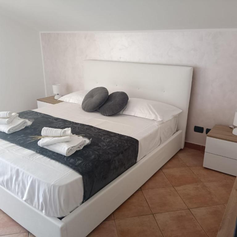 Kennedy Family Apts - Two-Bedroom Apartment with Terrace - 9