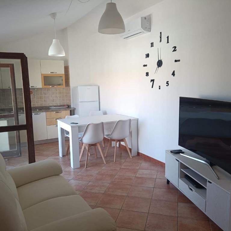 Kennedy Family Apts - Two-Bedroom Apartment with Terrace - 1