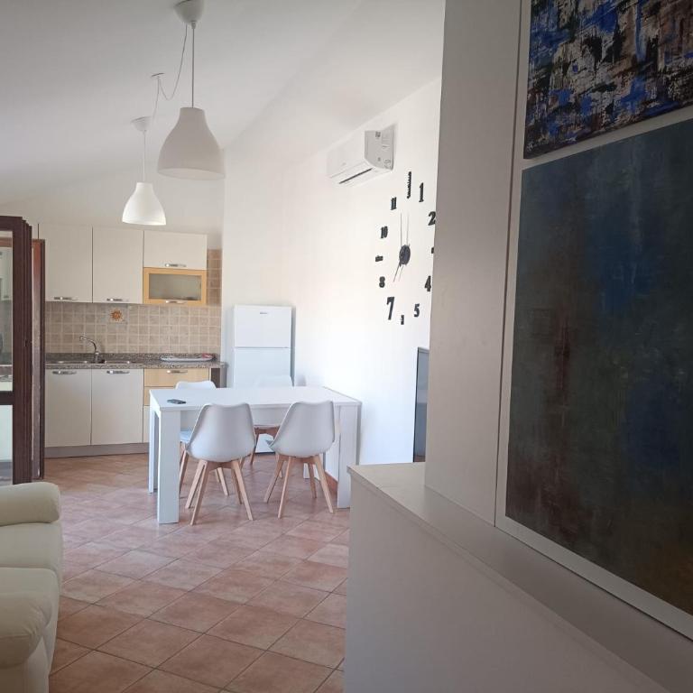 Kennedy Family Apts - Two-Bedroom Apartment with Terrace - 3