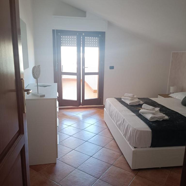 Kennedy Family Apts - Two-Bedroom Apartment with Terrace - 7