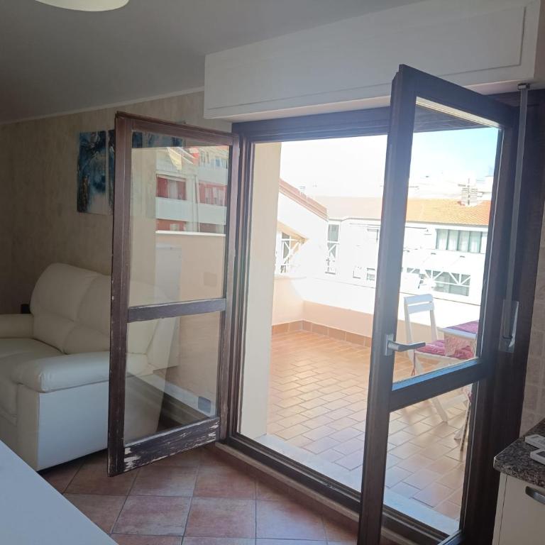 Kennedy Family Apts - Two-Bedroom Apartment with Terrace - 2