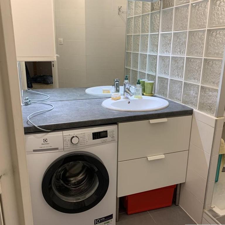 Appartement 2 pièces à Hyères : Port, grande terrasse 62m², proche plages, 4 pers., Wifi, commerces - FR-1-335-184 - Apartment - 12