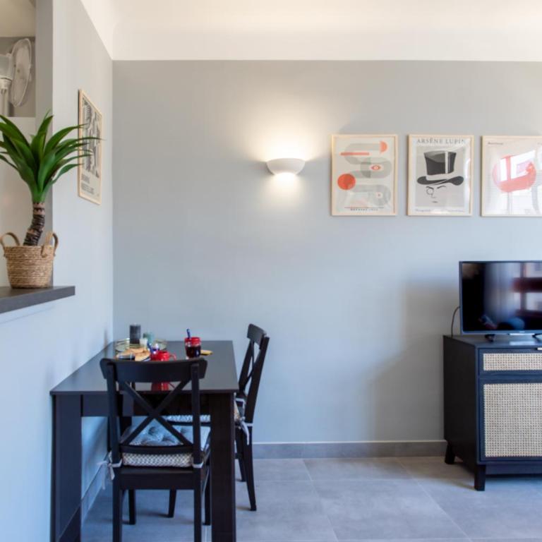 L12 Staywiz us - Port window 1Bedroom Wifi 5mins beach & Nice's Cap - Appartement 1 Chambre - 5