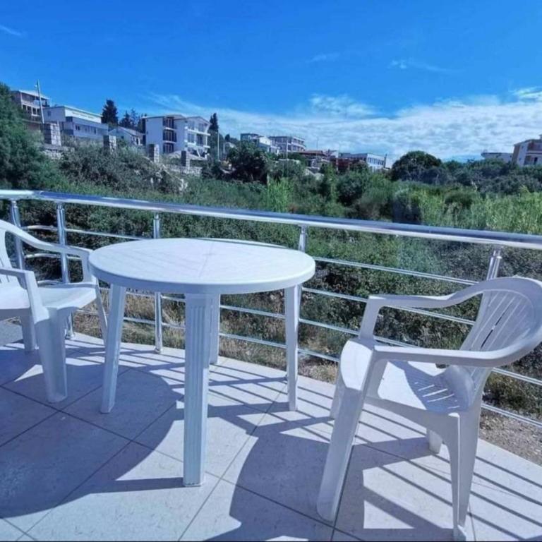 Apartmani ARIANA - Deluxe Double Room with Balcony - 2