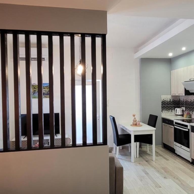 Oz Lux Apartments - One-Bedroom Apartment - 3
