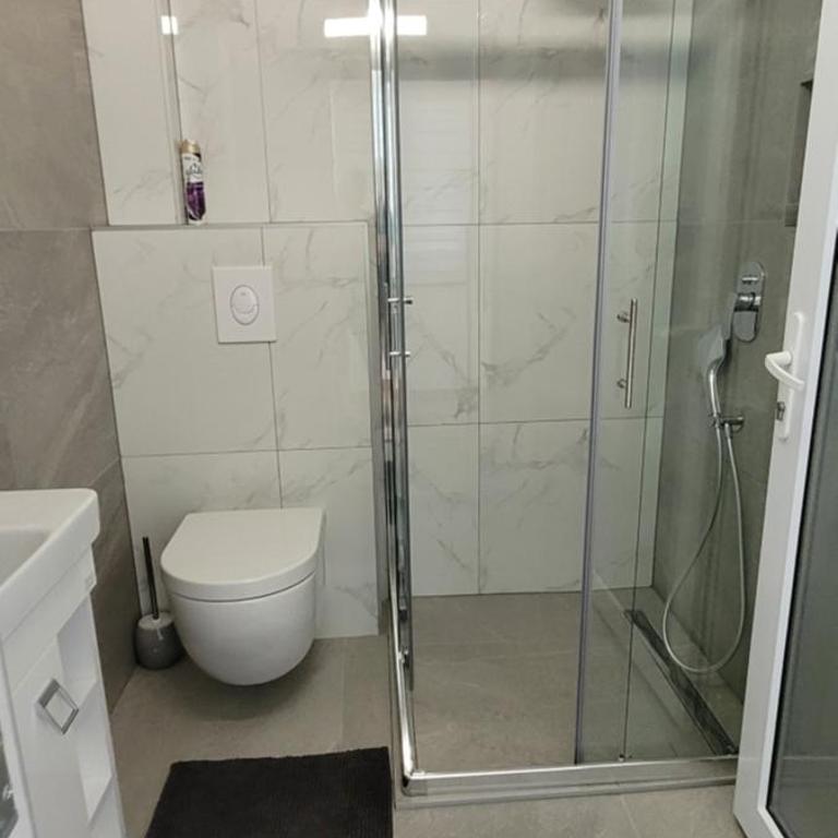 Oz Lux Apartments - One-Bedroom Apartment - 6