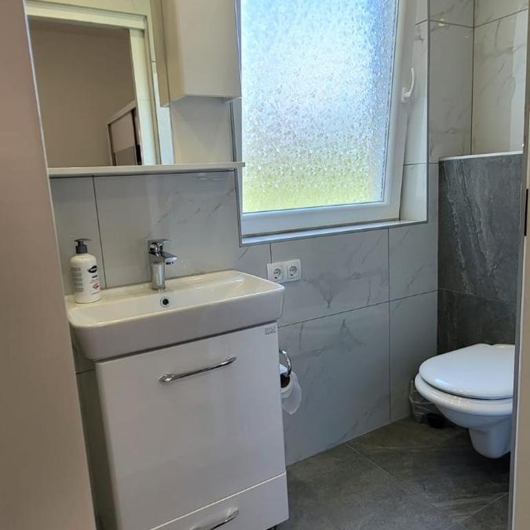 Oz Lux Apartments - One-Bedroom Apartment - 4