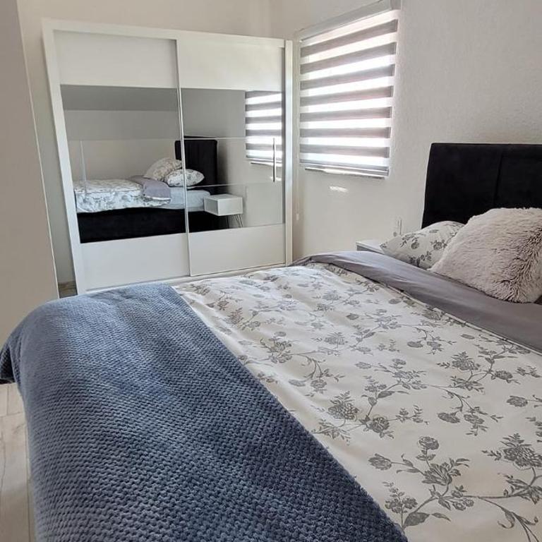 Oz Lux Apartments - Three-Bedroom Apartment - 6