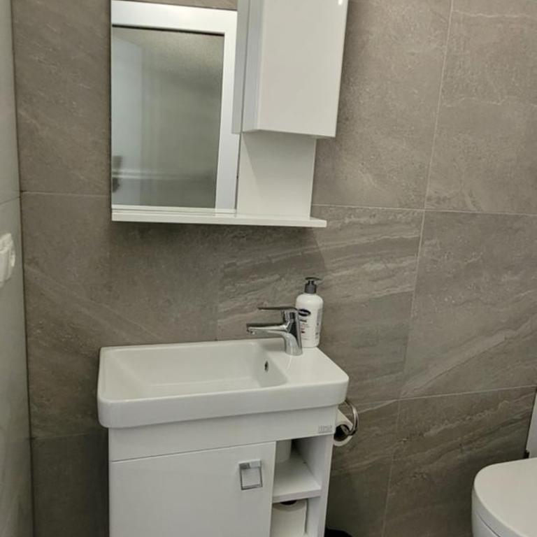 Oz Lux Apartments - One-Bedroom Apartment - 8