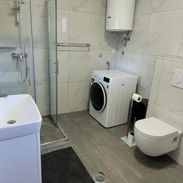 Oz Lux Apartments - Three-Bedroom Apartment - 7