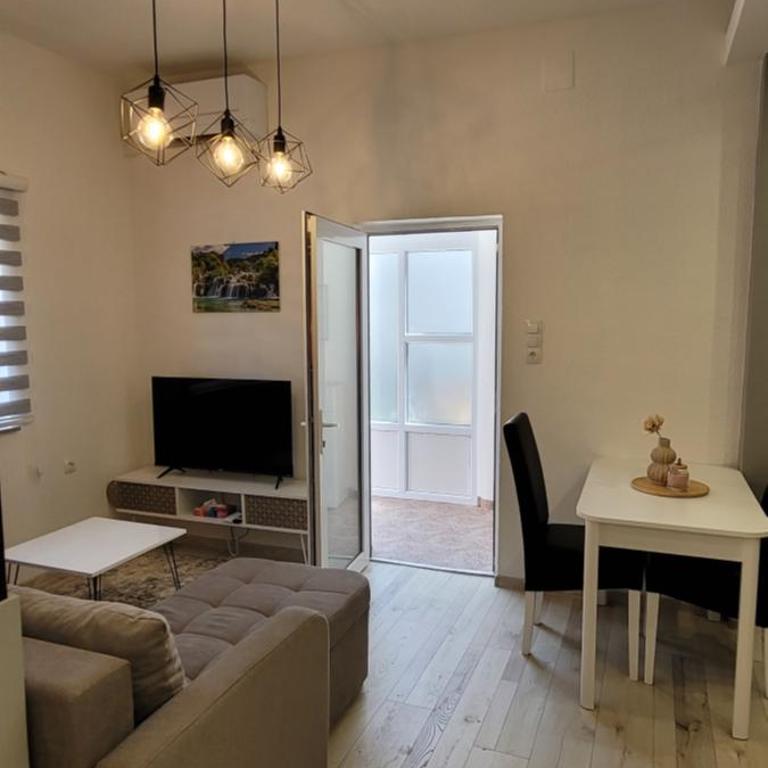 Oz Lux Apartments - One-Bedroom Apartment - 11