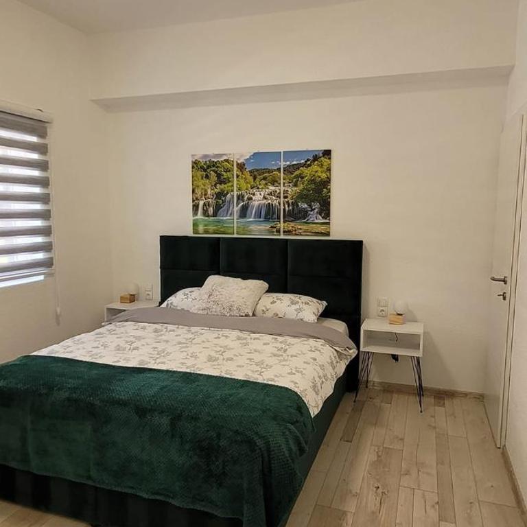 Oz Lux Apartments - One-Bedroom Apartment - 2