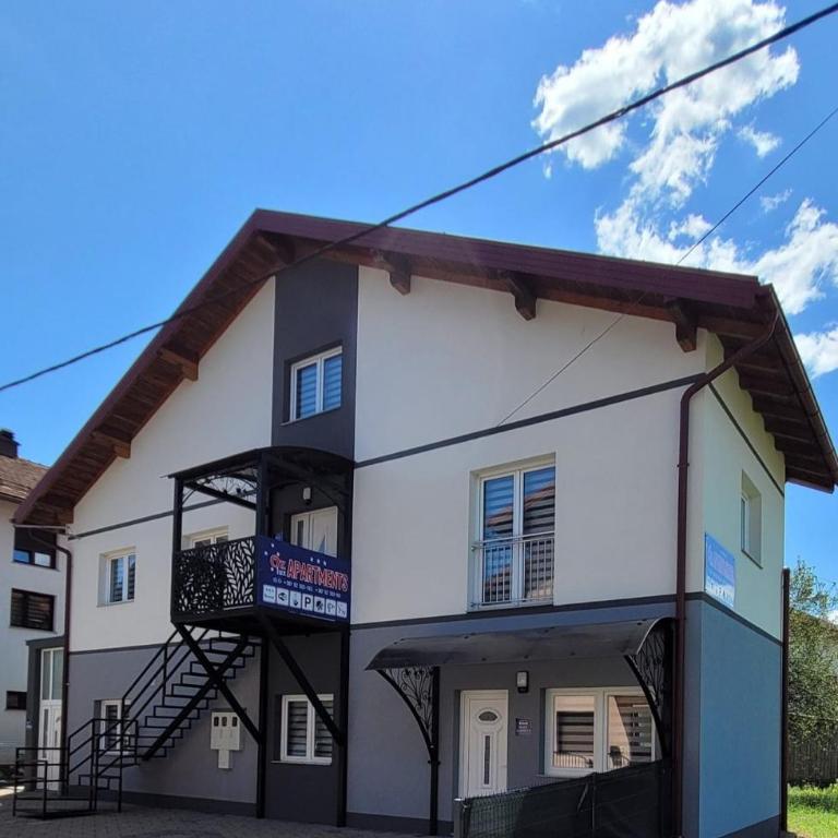 Oz Lux Apartments - One-Bedroom Apartment - 1