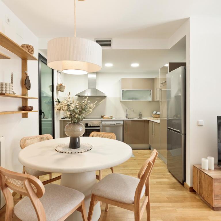 Cerca de la Playa y El Born, con Piscina - Two-Bedroom Apartment - 5