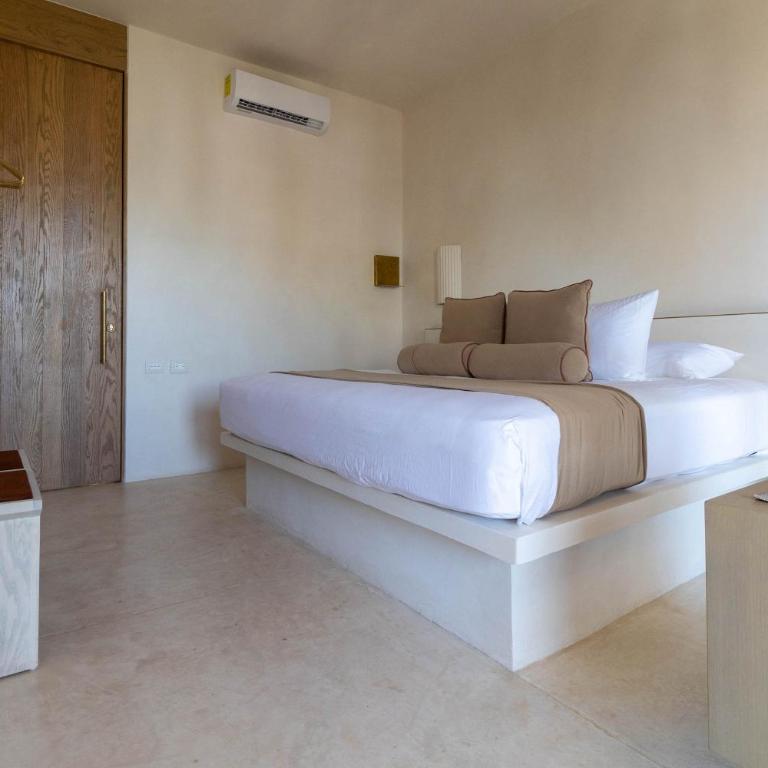 Suites Panamera - Balcony Room Superior - 11