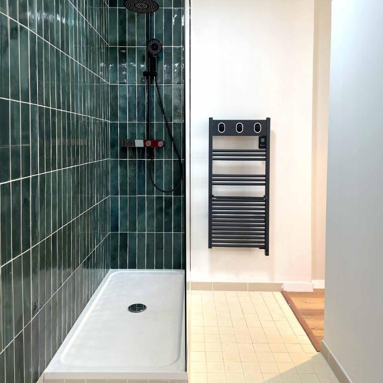 Fenêtre sur Cour - Hyper centre, Parking Inclus, Balcon, Wifi - Appartamento con 1 Camera da Letto - 10