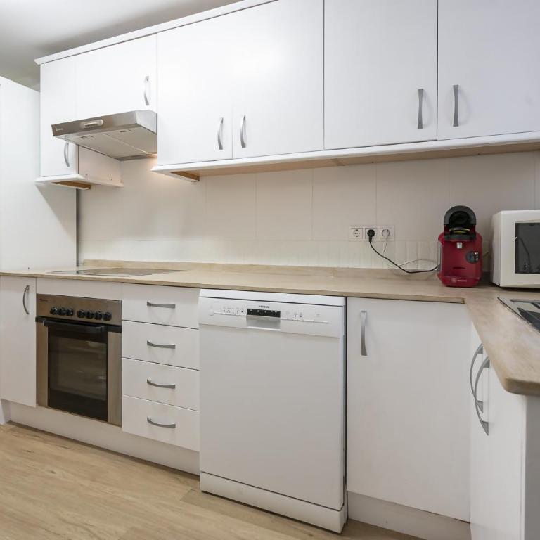 Apartamento Amelia Campello - Habitación Familiar con balcón - 26