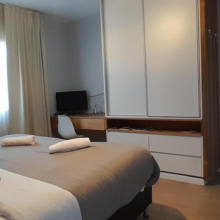 Cantal Bed & Breakfast - Deluxe King Room - 3