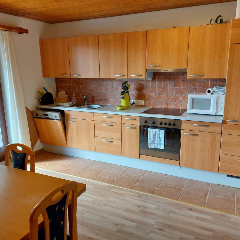 Ferienwohnung Tschengla mit eigener Sonnenterrasse - Wiese - Wlan - Appartamento - 5