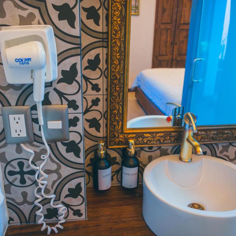 Hotel Boutique Casa Altamira - Deluxe King Room - 8