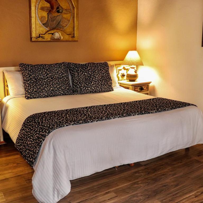 Hosteria del Frayle - King Room - 11