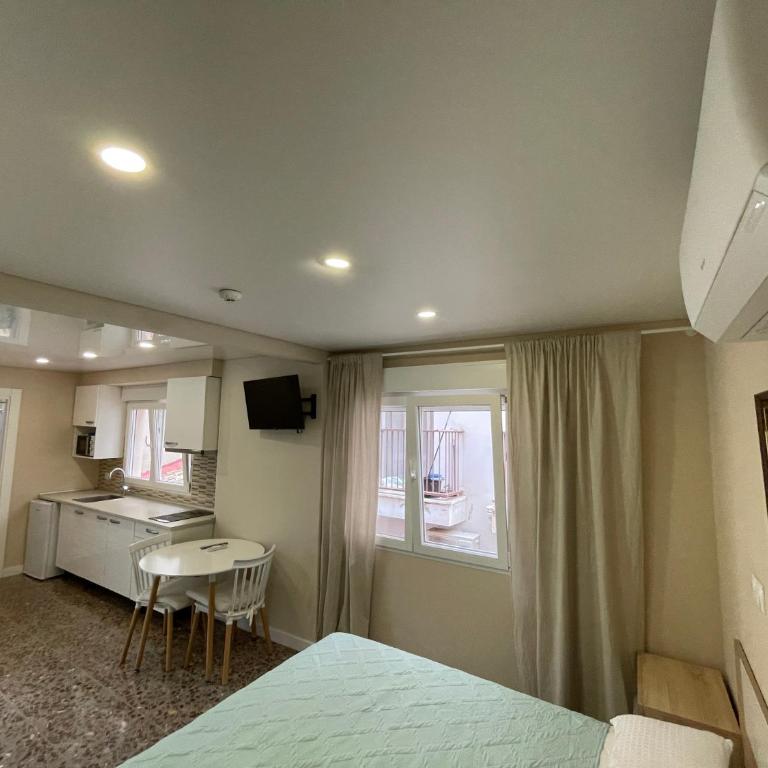 Apartamentos Pelicano - Estudio Triple Estándar - 4