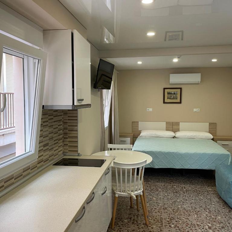 Apartamentos Pelicano - Estudio Triple Estándar - 2