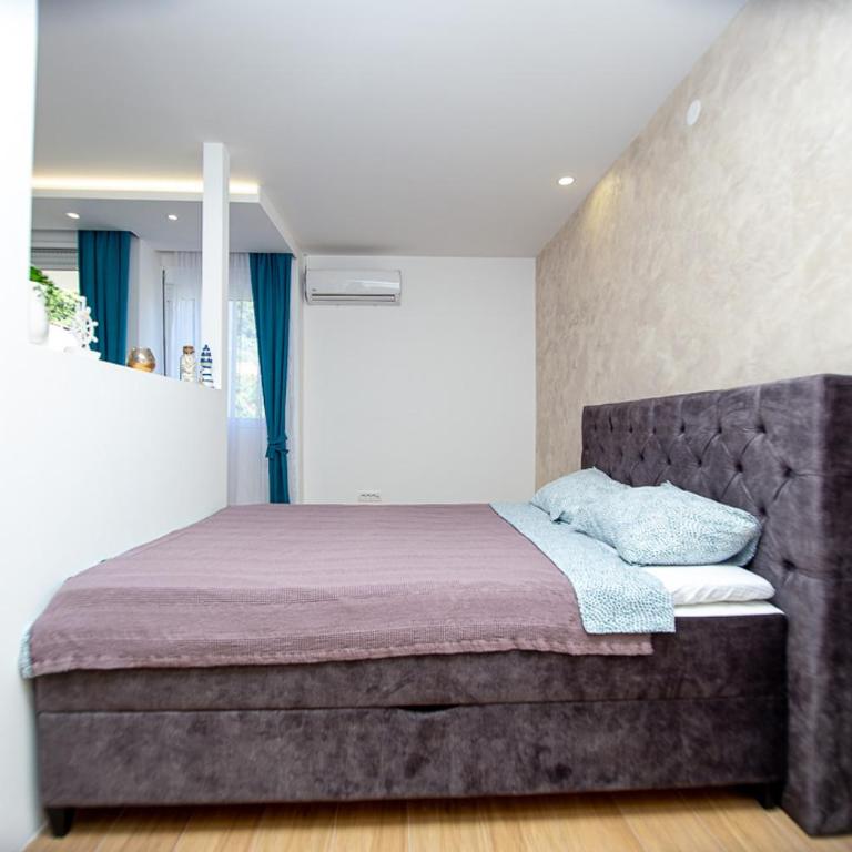 Newly refurnished apartment with large garden - Apartman sa 1 Spavaćom Sobom - 4