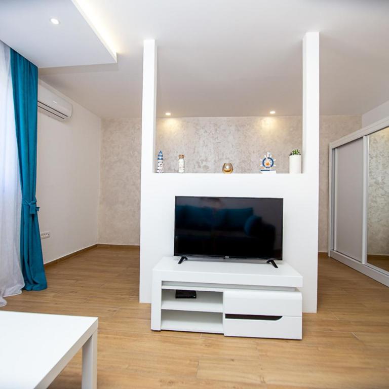 Newly refurnished apartment with large garden - Apartman sa 1 Spavaćom Sobom - 24