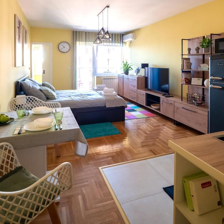 Green Apple Apartment - One-Bedroom Apartment - 1
