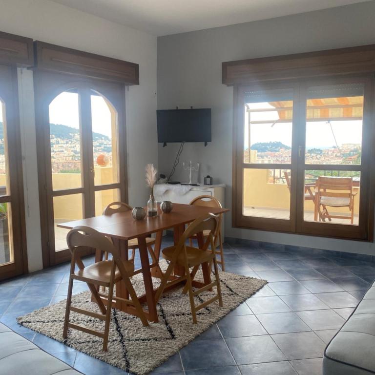 APPARTEMENT-NICE 01 VUE MER - PANORAMIQUE WIFI-Parking- climatisation - Appartement Supérieur - 6