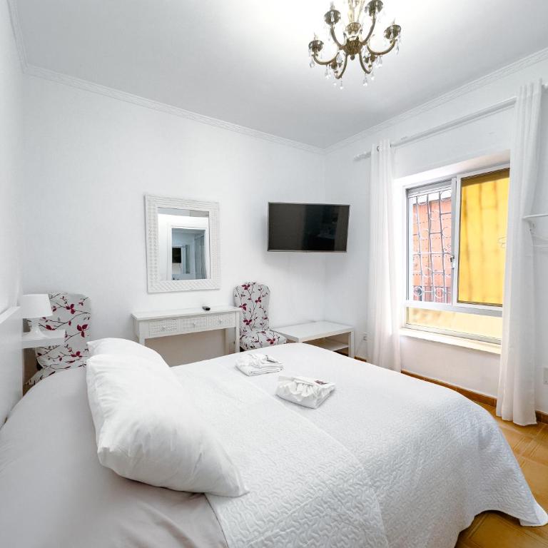 Hostal Habitaciones & Suites Don Pepín - Double Room with Private Bathroom - 16