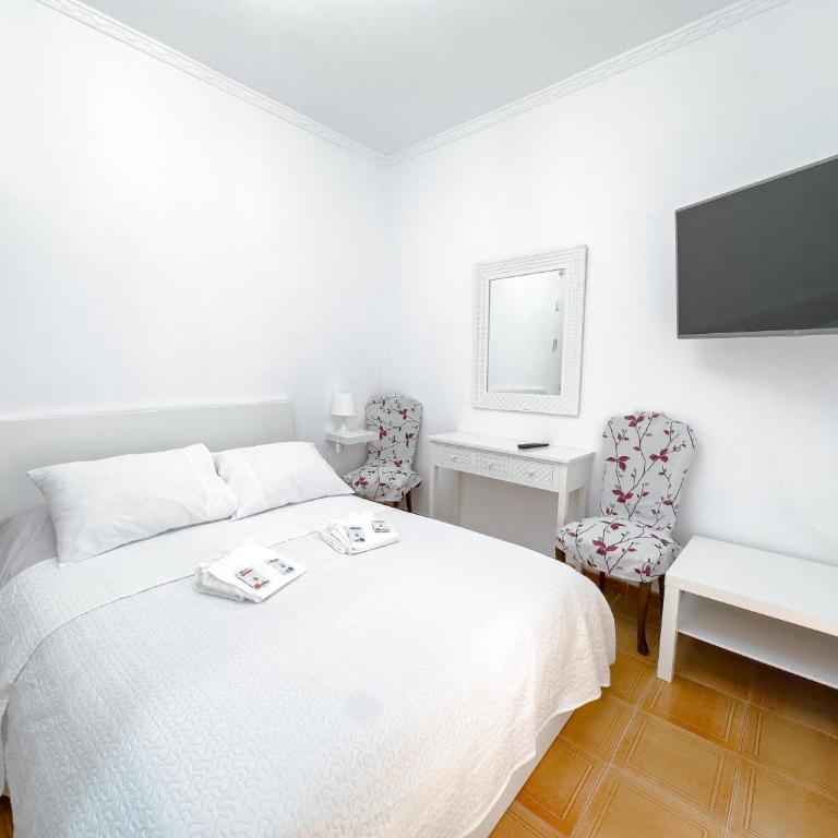 Hostal Habitaciones & Suites Don Pepín - Double Room with Private Bathroom - 14