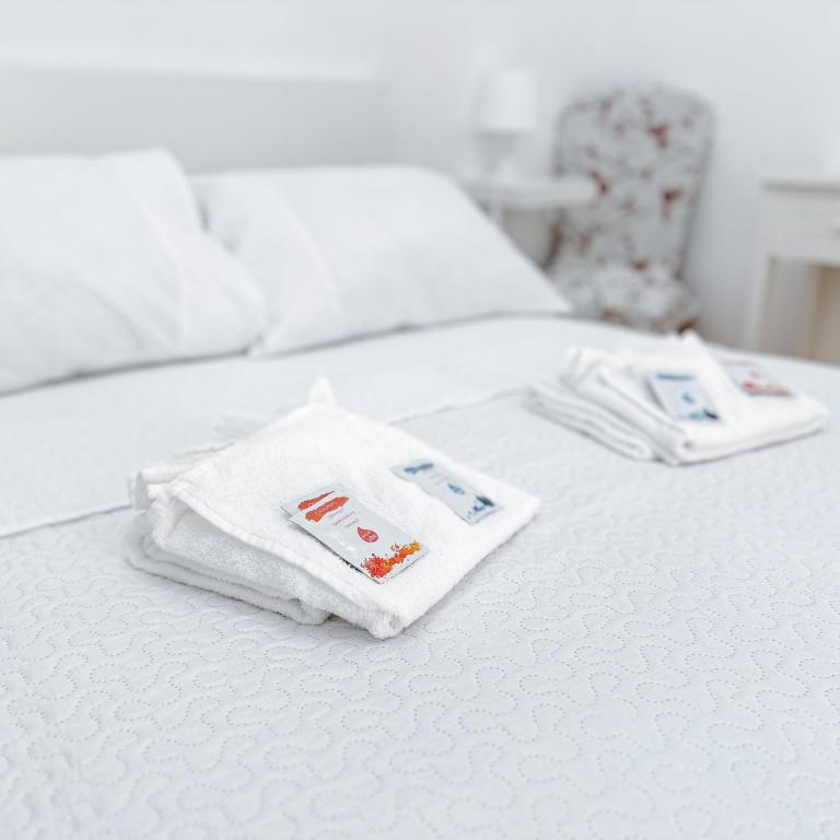 Hostal Habitaciones & Suites Don Pepín - Double Room with Private Bathroom - 11